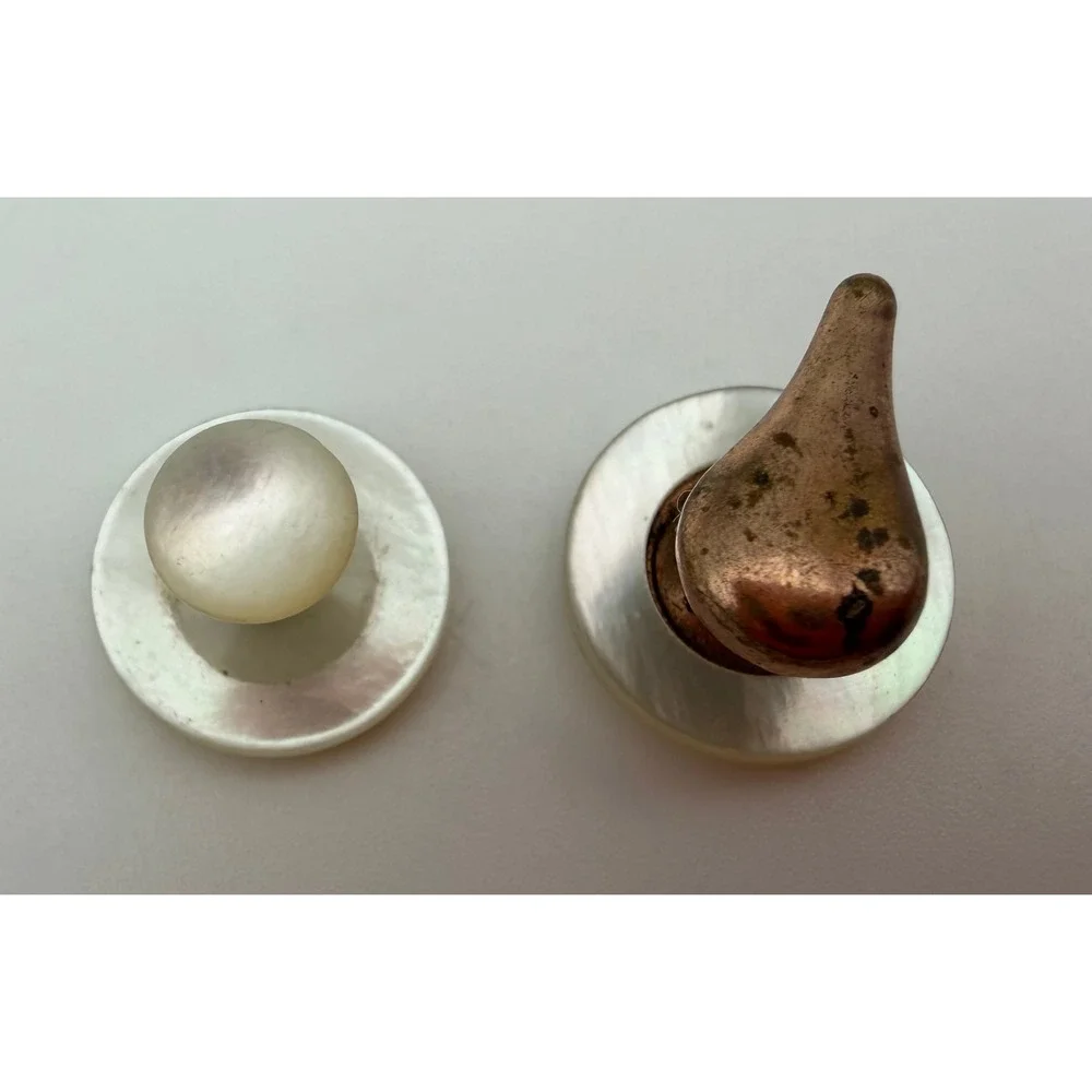 Vintage Mother of Pearl Cufflink and Shirt Stud Set Iridescent Round Q015